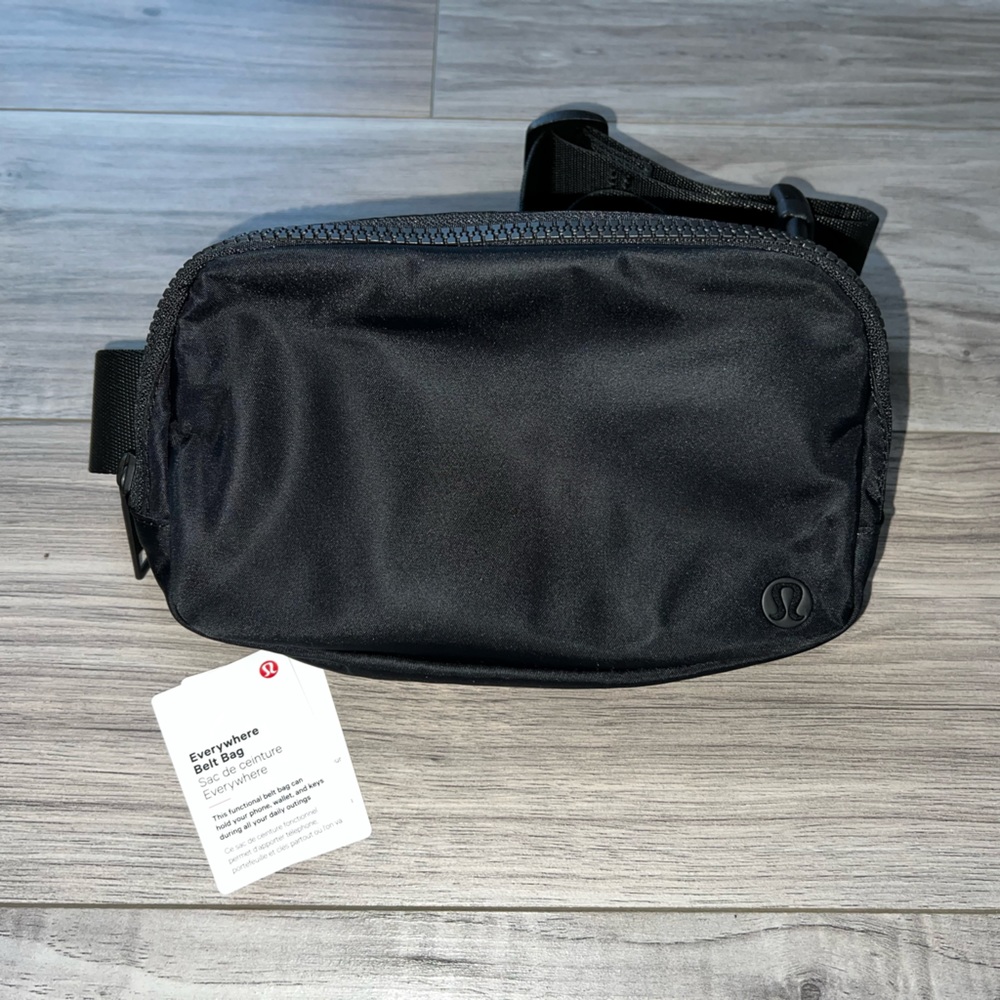 ORIGINAL // Lululemon // Black Wear Everywhere Belt Bag // NWT
